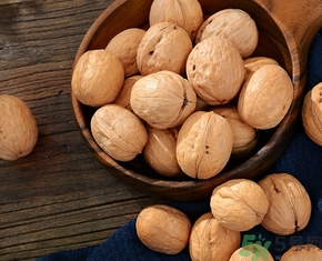 核桃仁皮发黑能吃吗,核桃仁皮黑了能吃吗