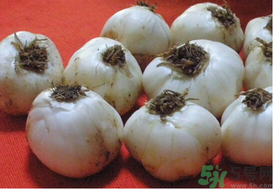 新鲜百合变色了还能吃吗,鲜百合变色了能吃吗?鲜百合变紫色了能吃吗?