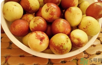 冬枣要放冰箱吗,枣放冰箱好还是不放冰箱好