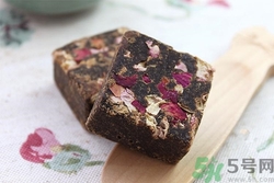 红糖和黑糖有什么区别,有什么功效,黑糖和红糖的功效是不是一样的 红糖和黑糖有什么区别,有什么功效,黑糖和红糖的功效是不是一样的