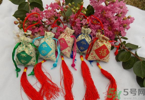 端午节挂香囊的由来,端午节佩戴香囊的由来