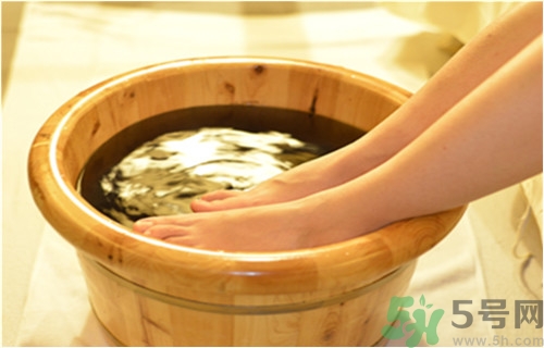 橘子皮可以泡脚吗?泡脚的好处是什么,橘子皮可以用来泡脚吗?