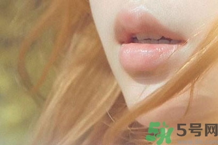 嘴巴起皮吃什么蔬菜好得快,嘴唇起皮多吃什么水果或蔬菜?