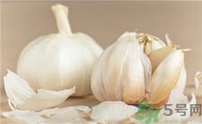 新蒜和老蒜哪个辣,新蒜和老蒜哪个好