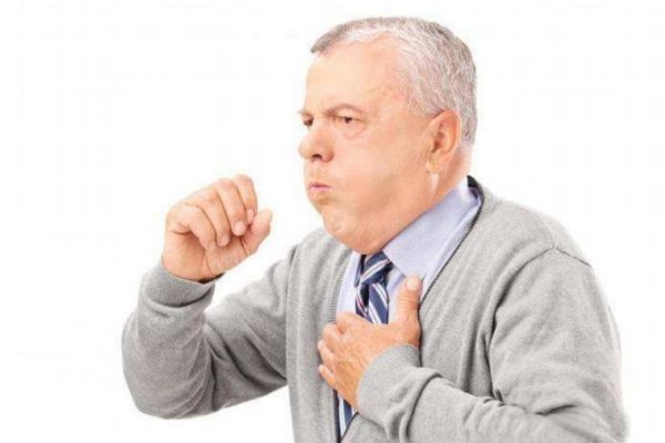 服用止咳药期间不宜吃鱼(吃止咳药可以吃鱼吗)