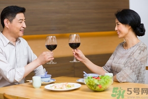 葡萄酒每天喝多少最合适,葡萄酒每次喝多少