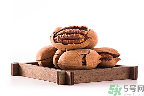 剥碧根果的方法,怎样把碧根果完整的剥出来