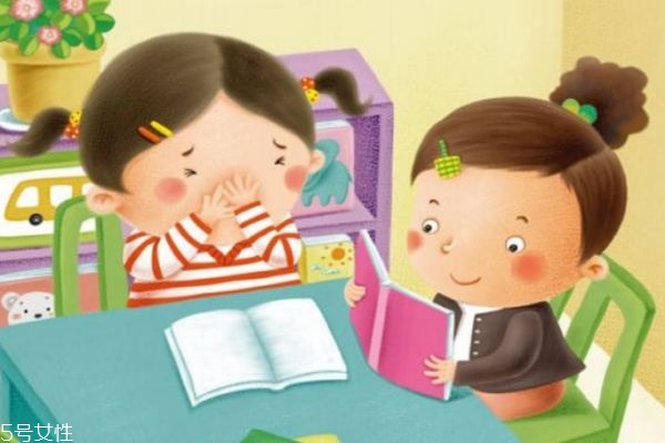 打喷嚏要注意什么呢(打喷嚏时要注意什么)