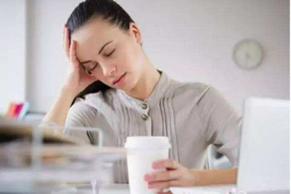 为什么老是口干舌燥的是什么原因,为什么会口干舌燥呢?怎么办才好呢? 为什么老是口干舌燥的是什么原因,为什么会口干舌燥呢?怎么办才好呢?