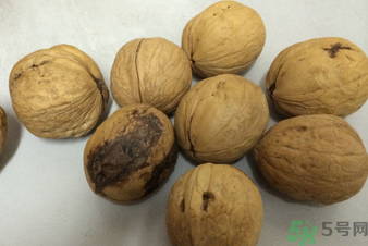 核桃发霉还能吃吗,山核桃发霉了还能吃吗