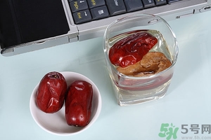 月经推迟喝红枣水有用吗,月经期可以喝红枣水吗?有影响吗?