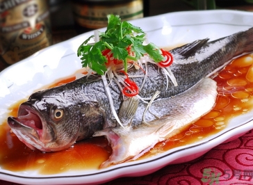 鲈鱼怎么清蒸,蒸鲈鱼需要多长时间