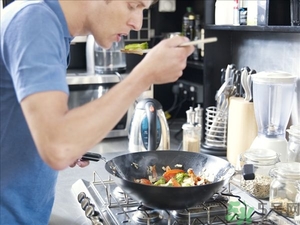 用哪种油炒菜比较好,炒菜用油哪个比较好 用哪种油炒菜比较好,炒菜用油哪个比较好