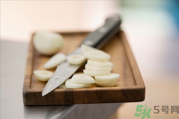 怎样保存剥皮的大蒜,剥掉皮的大蒜怎样保存