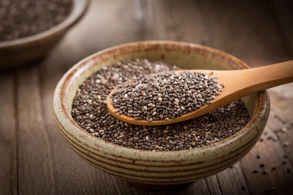 奇亚籽一天能吃多少(奇亚籽一天能吃多少克)