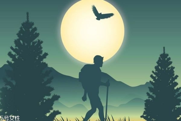 爬山时该注意什么(爬山时要注意什么)