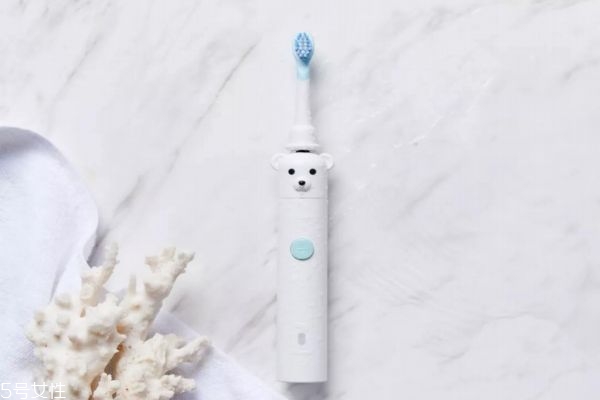 电动牙刷如何放水(电动牙刷要用水吗)