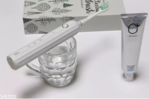 电动牙刷使用注意事项(电动牙刷的使用方法和注意事项)