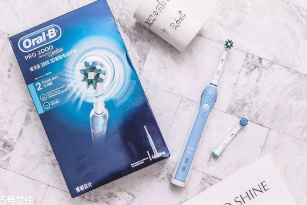 用电动牙刷刷牙的好处(用电动牙刷刷牙有什么好处)