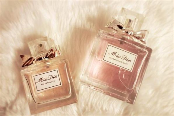 香水瓶如何废物利用(香水瓶是不是可回收垃圾)