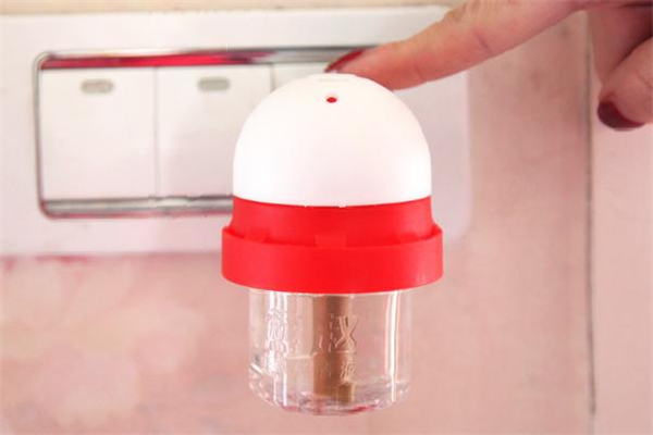 电蚊香液使用注意事项(电蚊香液的正确使用方法) 电蚊香液使用注意事项(电蚊香液的正确使用方法)