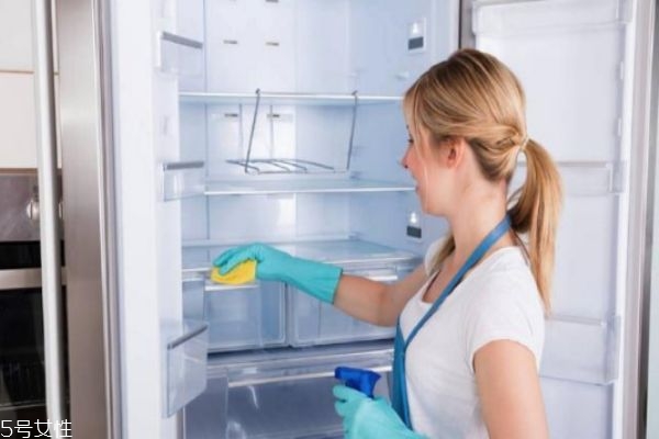 摆放冰箱有技巧(冰箱如何摆放)