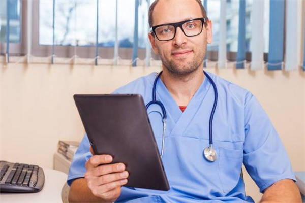 喝酒胃出血可以喝水吗(喝酒胃出血可以喝水吗?)