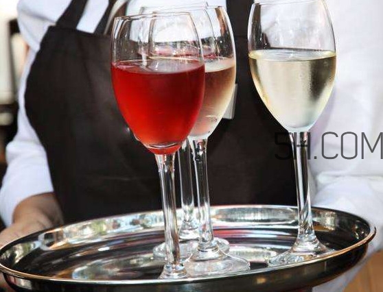 喝葡萄酒有什么好处和坏处,喝红葡萄酒有什么好处和坏处