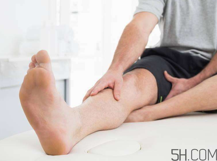 脚气用盐水泡脚有用吗,用盐水泡脚能治脚气吗 脚气用盐水泡脚有用吗,用盐水泡脚能治脚气吗