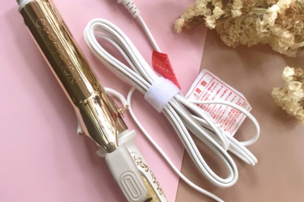 陶瓷卷发棒和金属卷发棒哪个好(卷发棒陶瓷的好还是金属的)