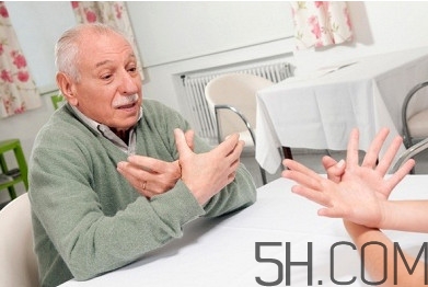 治前先分清其和青年人便秘的不同治疗(功能性便秘总的治疗原则是个体化综合治疗) 治前先分清其和青年人便秘的不同治疗(功能性便秘总的治疗原则是个体化综合治疗)