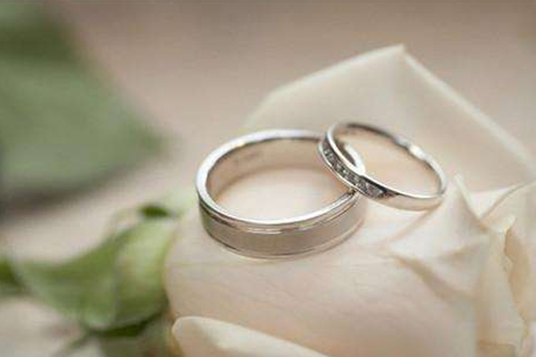 戒指用红绳缠着戴好吗(戒指为啥缠红绳)