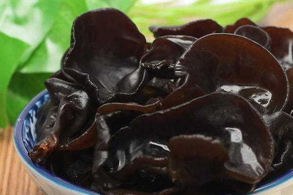 木耳长时间泡行吗(木耳能长时间泡吗)