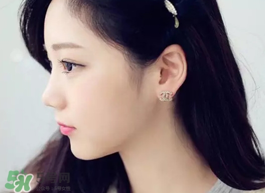 新打的耳洞出血怎么办,打完耳洞之后出血了怎么办