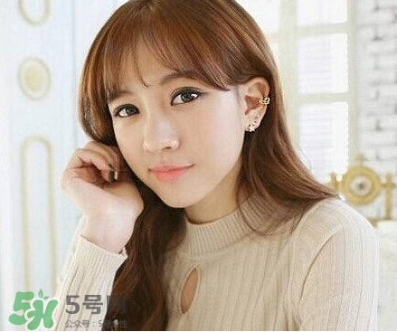 新打耳洞用什么耳钉好,新打耳洞戴什么材质比较好