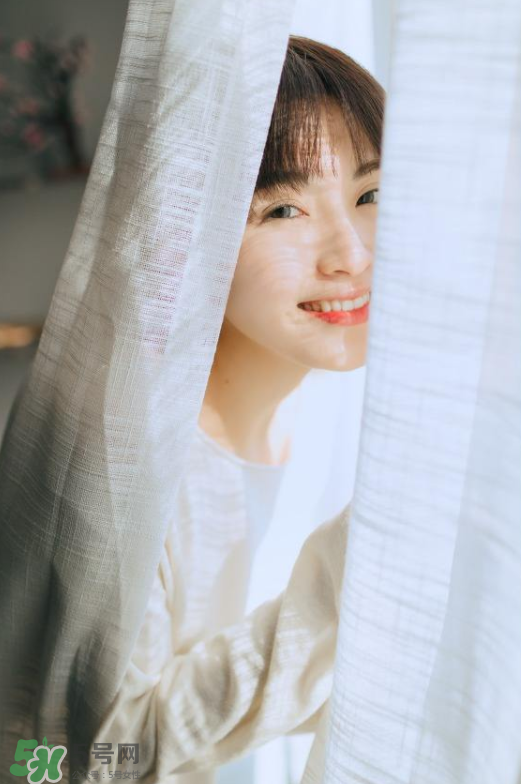 ahc 冰点玻尿酸精华好用吗(ahc玻尿酸精华怎么样)