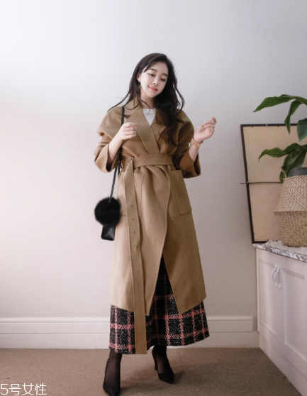 过膝大衣怎么搭配,过膝大衣适合多高的人穿