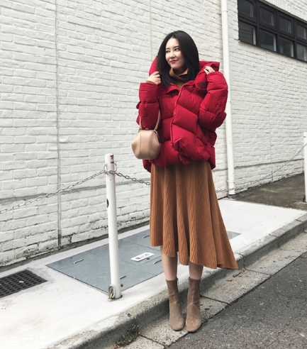 红色羽绒服如何搭配,红色羽绒服搭配什么内搭 红色羽绒服如何搭配,红色羽绒服搭配什么内搭