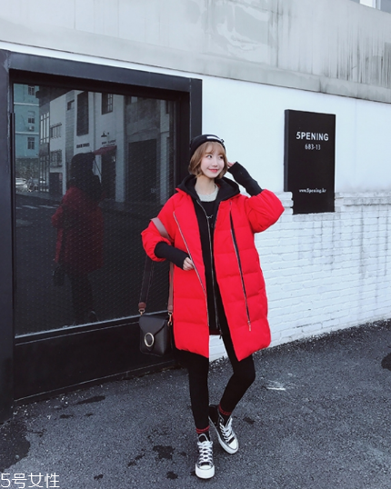 红色羽绒服怎么搭配,红色羽绒服搭配什么内搭 红色羽绒服怎么搭配,红色羽绒服搭配什么内搭