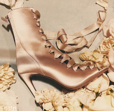 tabitha simmons品牌,simmons床垫怎么样