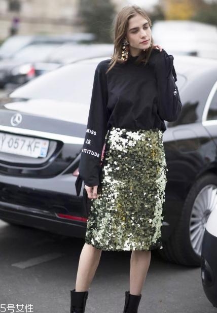 亮片长裙好还是短裙好,亮片裙子搭配图片欣赏
