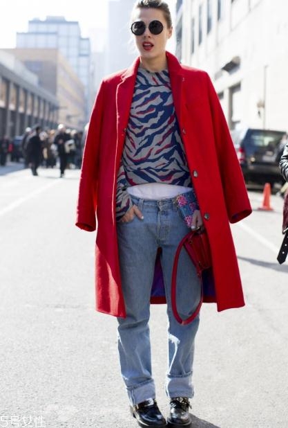 红色大衣流行吗,大红色大衣好看吗