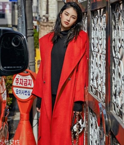 30岁穿大红色大衣好看吗,35岁穿大红色大衣好看吗