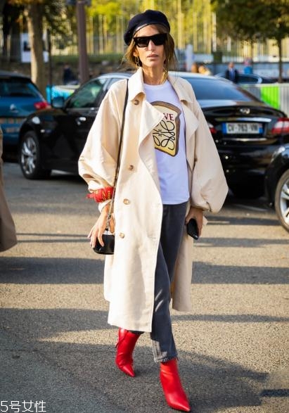 大红色鞋子好看吗,大红色鞋配什么颜色好看