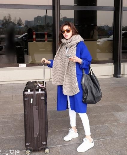 蓝色大衣内搭什么颜色好看,驼色大衣配什么内搭颜色好看 蓝色大衣内搭什么颜色好看,驼色大衣配什么内搭颜色好看