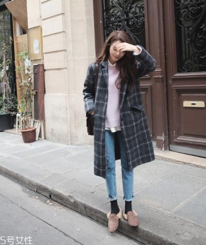 灰色大衣搭配什么颜色内搭,灰色大衣如何搭配 灰色大衣搭配什么颜色内搭,灰色大衣如何搭配