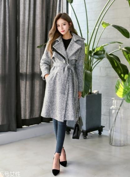 驼色大衣搭配什么颜色好看,灰色大衣配什么颜色的内搭最好看