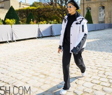 冲锋衣的特点及用途,冲锋衣在哪里买最靠谱