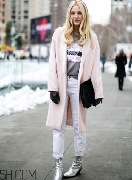 粉色呢大衣内搭什么颜色,粉色呢子大衣内搭什么颜色好看