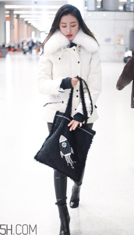 明星羽绒服搭配图片女,明星羽绒服搭配图片